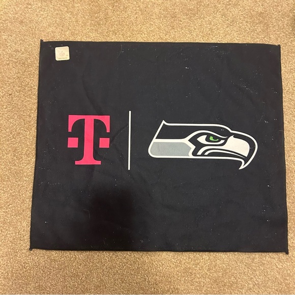 Go Hawks - Seattle Seahawks Bundle including official NFL sponsored gear - Picture 4 of 16